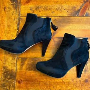 Adrienne Vittadini black booties